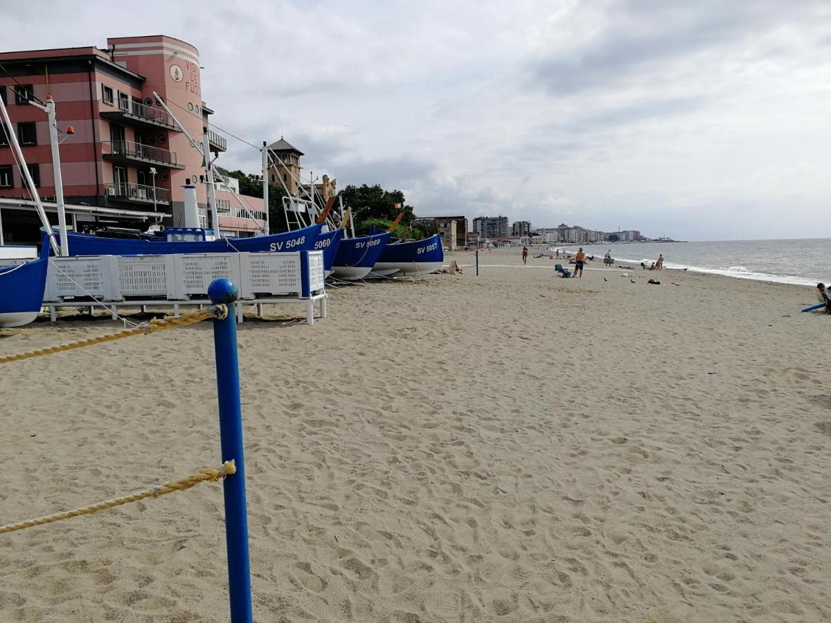 Апартаменти Music & Beach Савона Екстер'єр фото